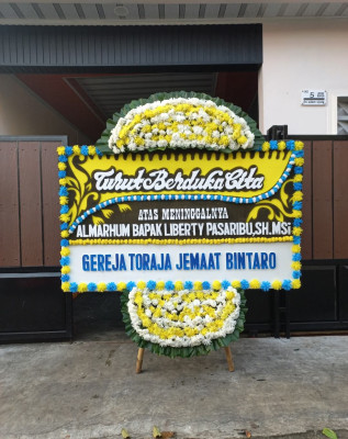 Papan Bunga Duka di Ujungpangkah
