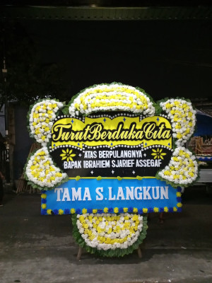 Papan Bunga Duka di Ujungpangkah